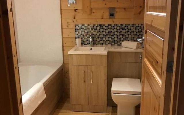 Hollybush Lodges