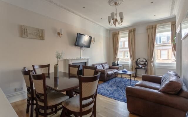 Traditional 2 Bedroom Flat in South Kensington