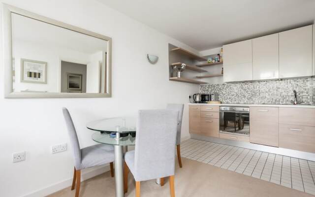 Central London 2-bed Apartment