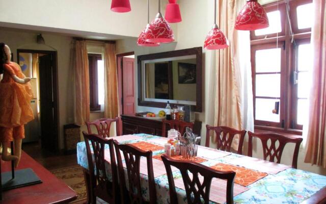 Colonial 4 B/R Home, Great for Families, Coonoor