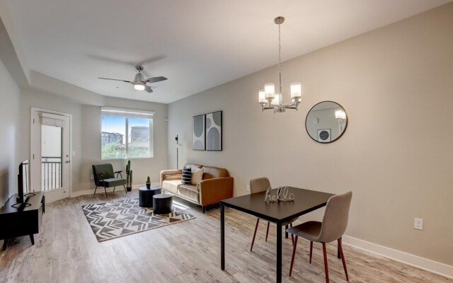 FRONTDESK Montreux Apts Northeast Phoenix