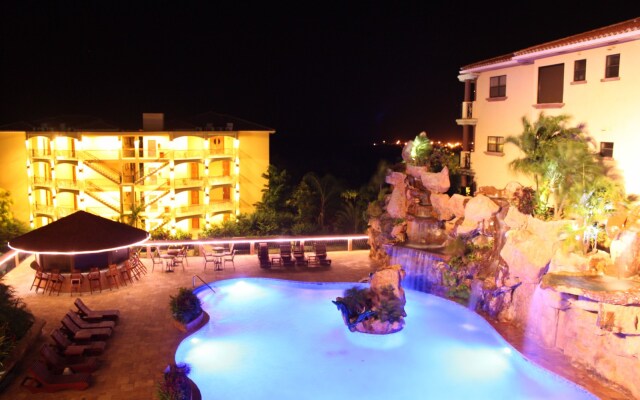 Clarion Suites Roatan at Pineapple Villas