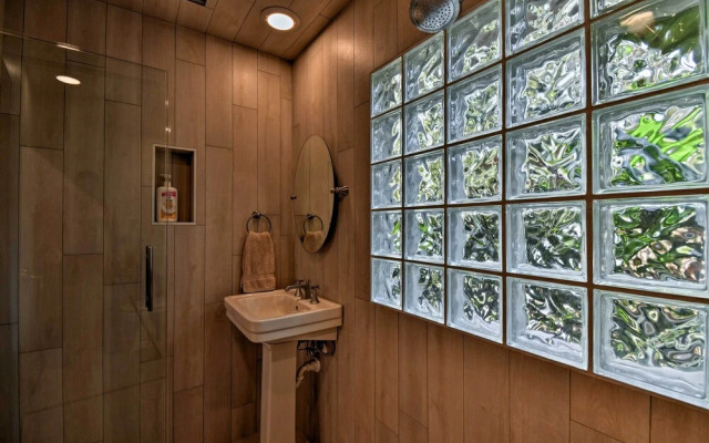 Sarasota Bungalow w/ Pergola, Garden & Waterfalls!