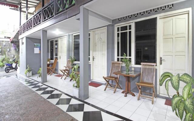 RedDoorz near Terminal Condong Catur