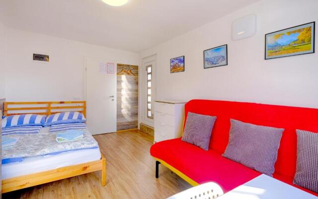 New Studio with AirCon & FREE Parking