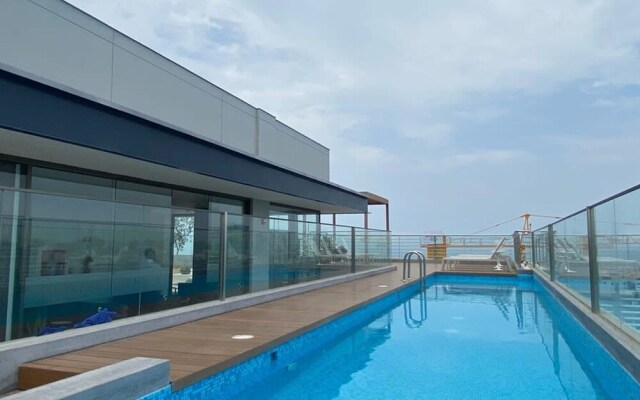 w 2BR With Balcony in Luxury Building Barranco