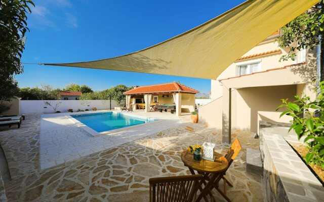 Villa in Pridraga With Pool and Five Person