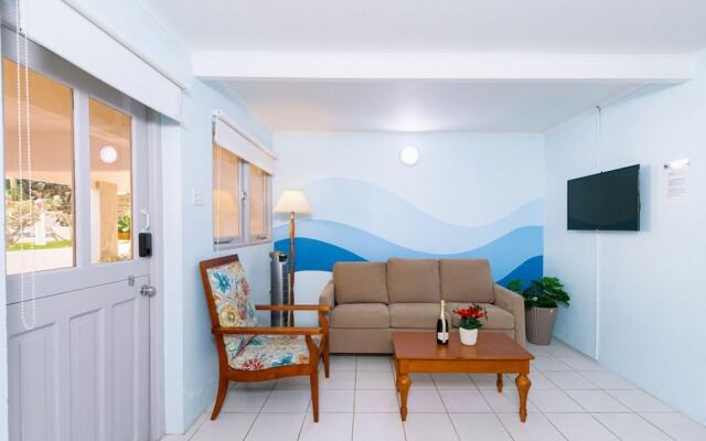 2BR 1BA Ground Level in the Heart of Aruba Pool