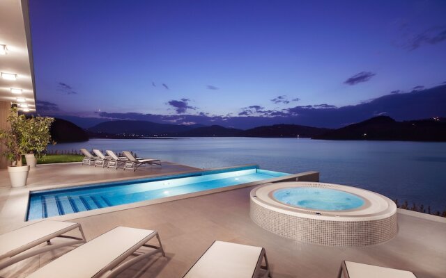 Heron Live Hotel