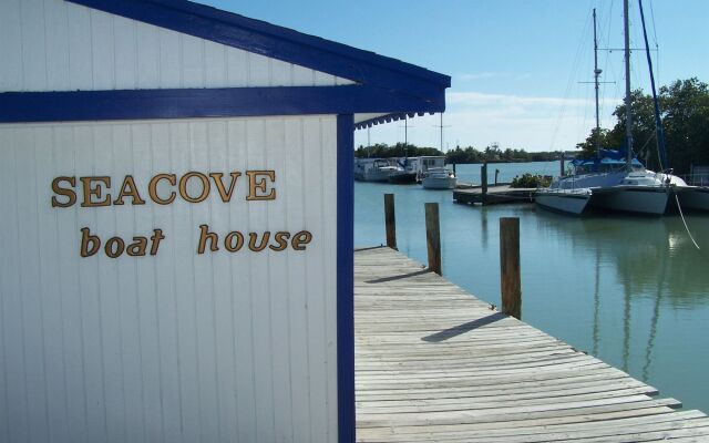 Floating Sea Cove Resort & Marina