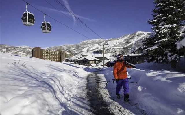 West Condominiums - W3305