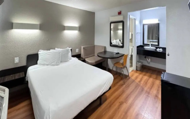 Motel 6 Ontario, CA - Airport