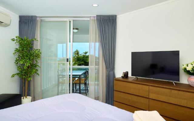 LUXURIOUS APARTMENT at VILLA NAVIN, 30's JOMTIEN BEACH