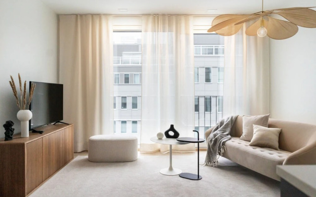 New stylish 1br in the heart of the city