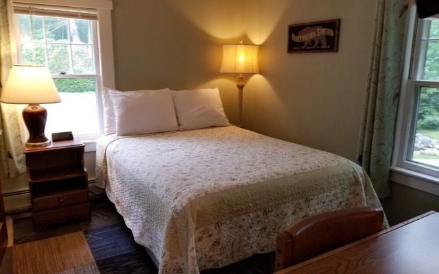 White Mountain Motel And Cottages