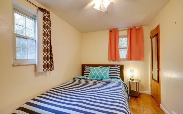 Cute Home w/ Patio ~ 7 Mi to Dtwn Pittsburgh