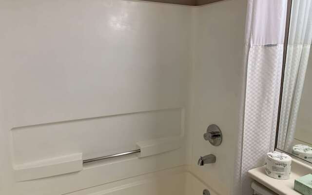 Super 8 by Wyndham Greeley