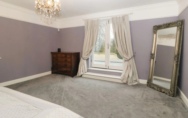 Vallis Oak Villa