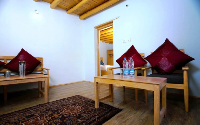 Chomal Huts