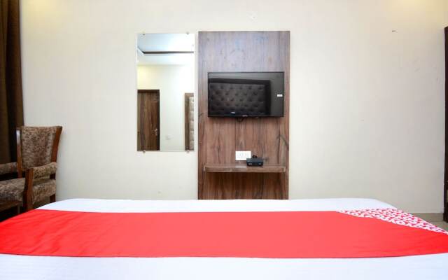 OYO 28335 Hotel Classic