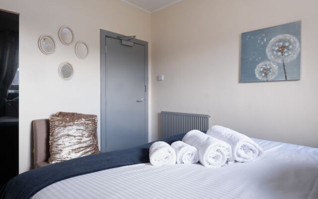 Novelty Suites - Powis Circle