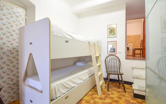 Amazing Apartment in Fezzano With Wifi and 2 Bedrooms