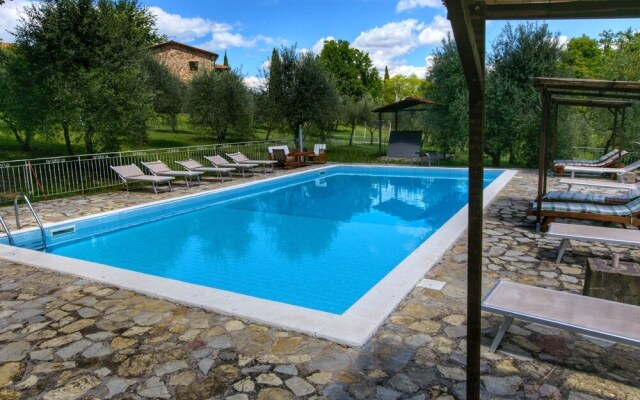 Stylish Holiday Home in Castelnuovo Dei Sabbioni with Pool