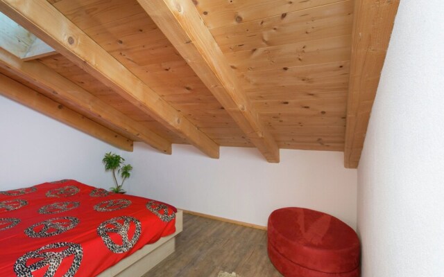 Apartment With Terrace in Aschau im Zillertal