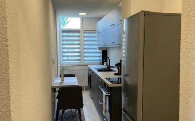 Barney Apartman