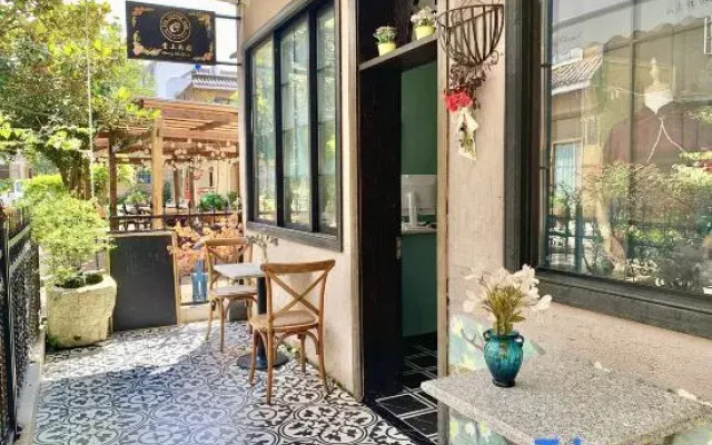 Xingyi Yunshang Garden Homestay (Wanfenglin Xiangchou Market)