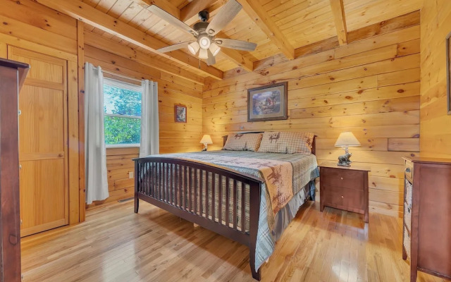 Chillin N Grillin 2 Bedroom Cabin