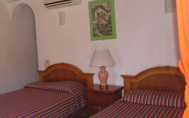 Hotel y Suites Bugambilias