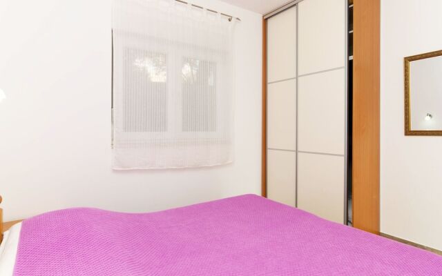 Spacious Apartment in Zecevo Rogoznicko With Terrace