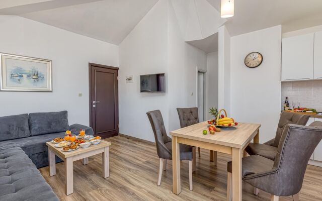 Seaview Apartment Mihaela