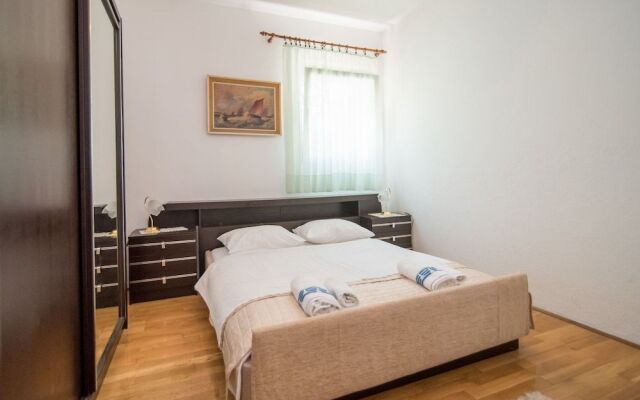 Apartment Sweet Dreams