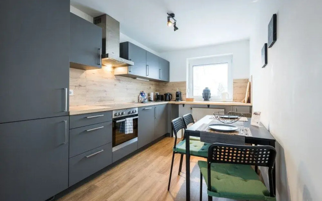 BRIGHT - Augsburg's Biggest - 4BR - Parking - Kitchen