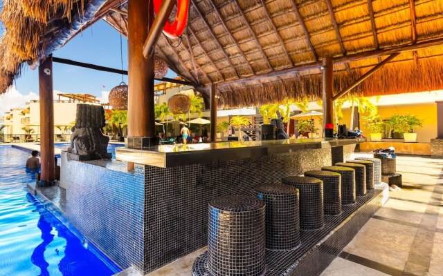 Beachfront! Luxury! 2 BR, W/ Plunge Pool. Paradise