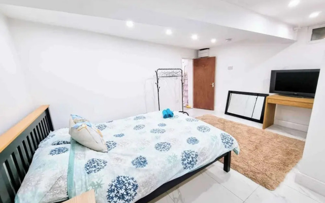 Cozy Sleep 5 Hudds Base -work/travel, Free Parking