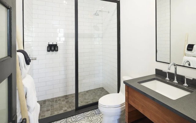 Woodstock Way Hotel
