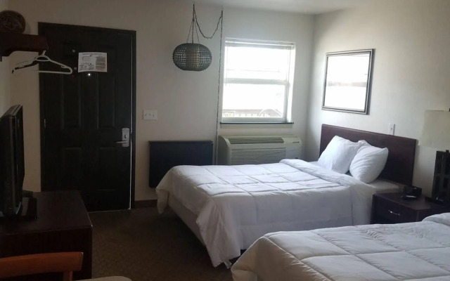 Price Pointe Inn