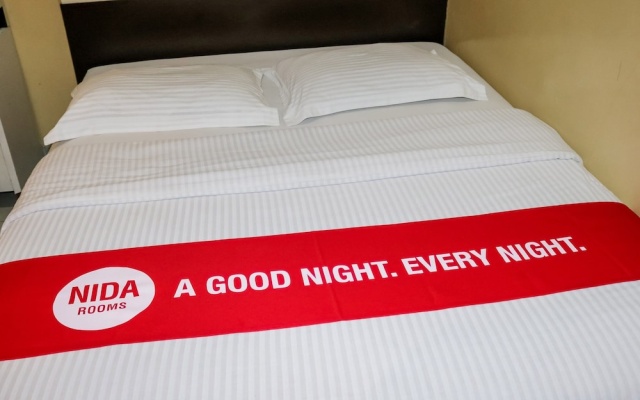 Nida Rooms Selat Panjang 11 Medan Kota at Wisma Sederhana Budget Hotel – Guest Rooms – Medan