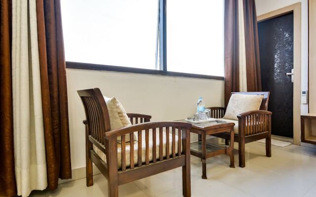 Oyo 60737 Hotel Purple Residency