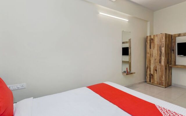 OYO 17342 Aditya Service Apartment