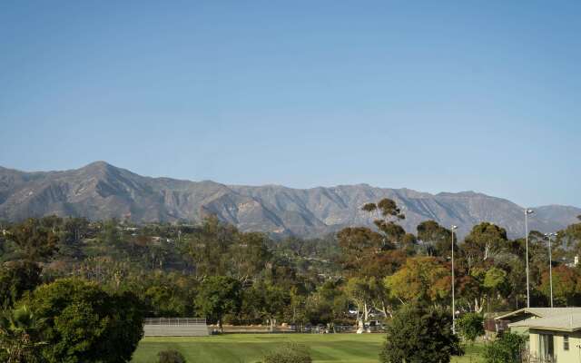 Motel 6 Santa Barbara, CA - Beach