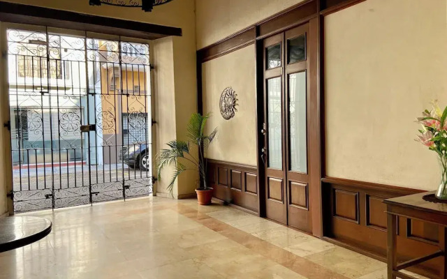Paseo Colonial 1