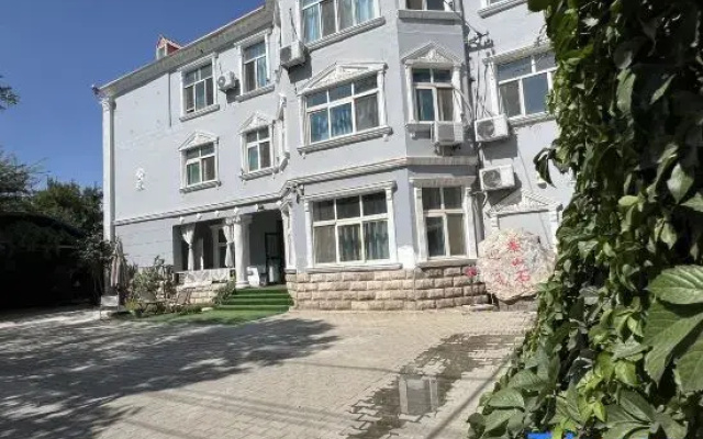 Yilin Xiaozhu Hostel (Yining Airport Yining Railway Station)