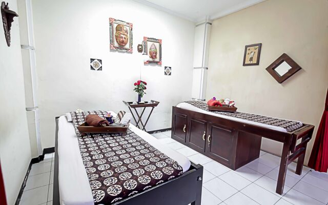 Royal Orchids Garden Hotel & Condominiums