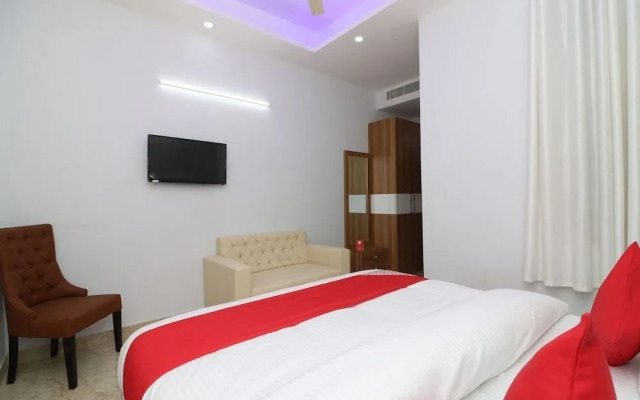 The Grand Palace by OYO Rooms