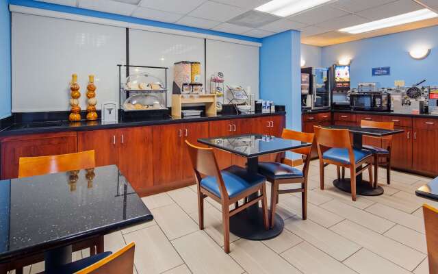 SureStay Hotel by Best Western Lenoir City