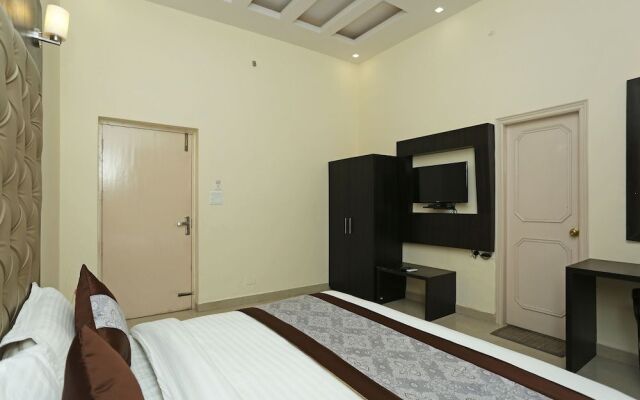 OYO 8983 Royal Inn